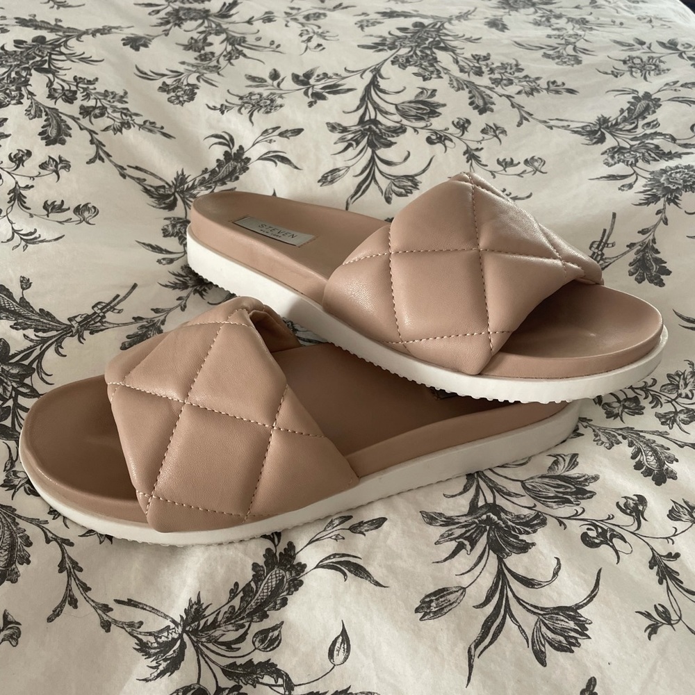 Slightly Used Steve slides. Worn 3 times.